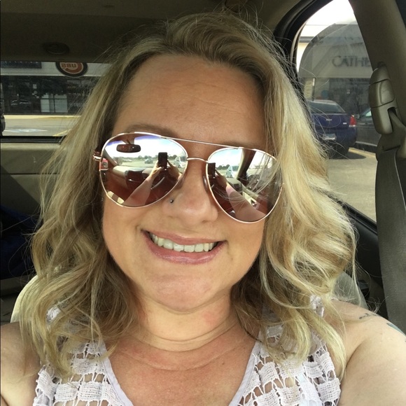 Meet your Posher, Ashley - Picture 1 of 1